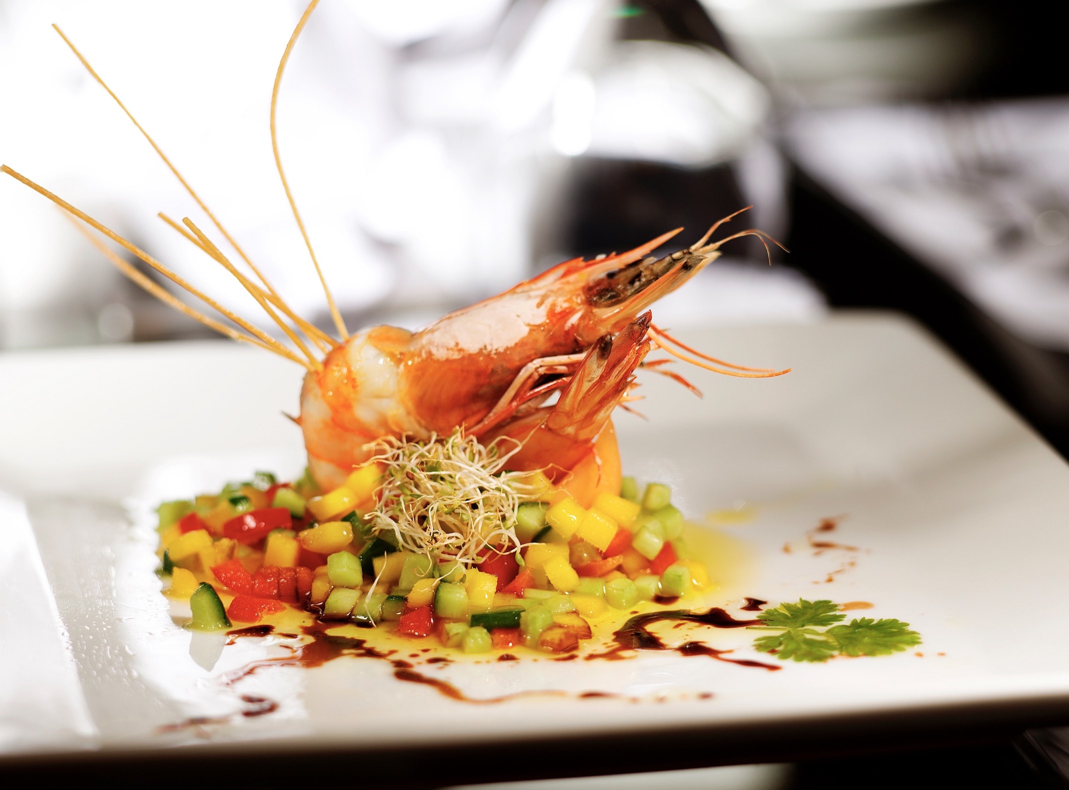 24 HOURS IN-ROOM DINING