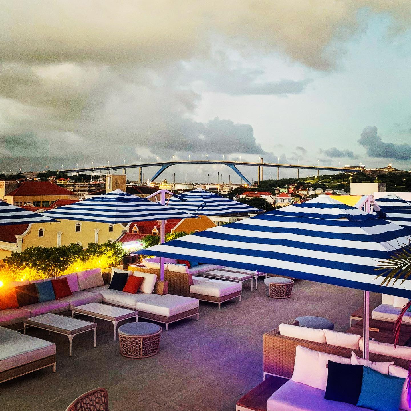 Cascada Rooftop Bar + Kitchen