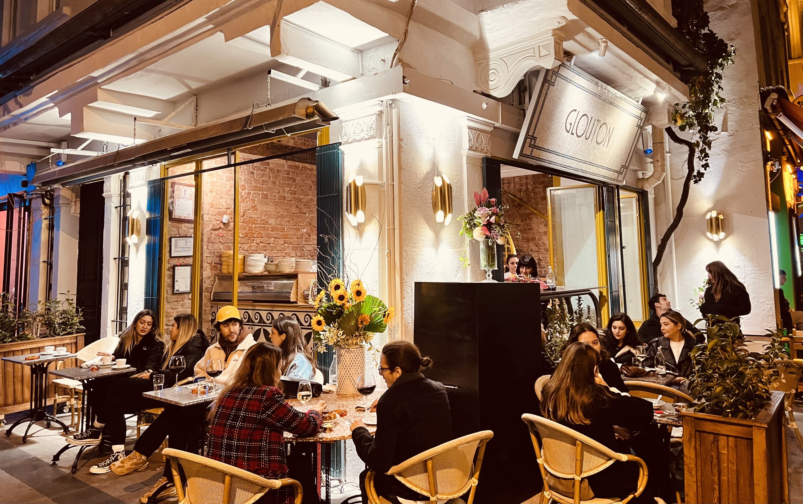 Glouton Breakfast & Apéro Restaurant