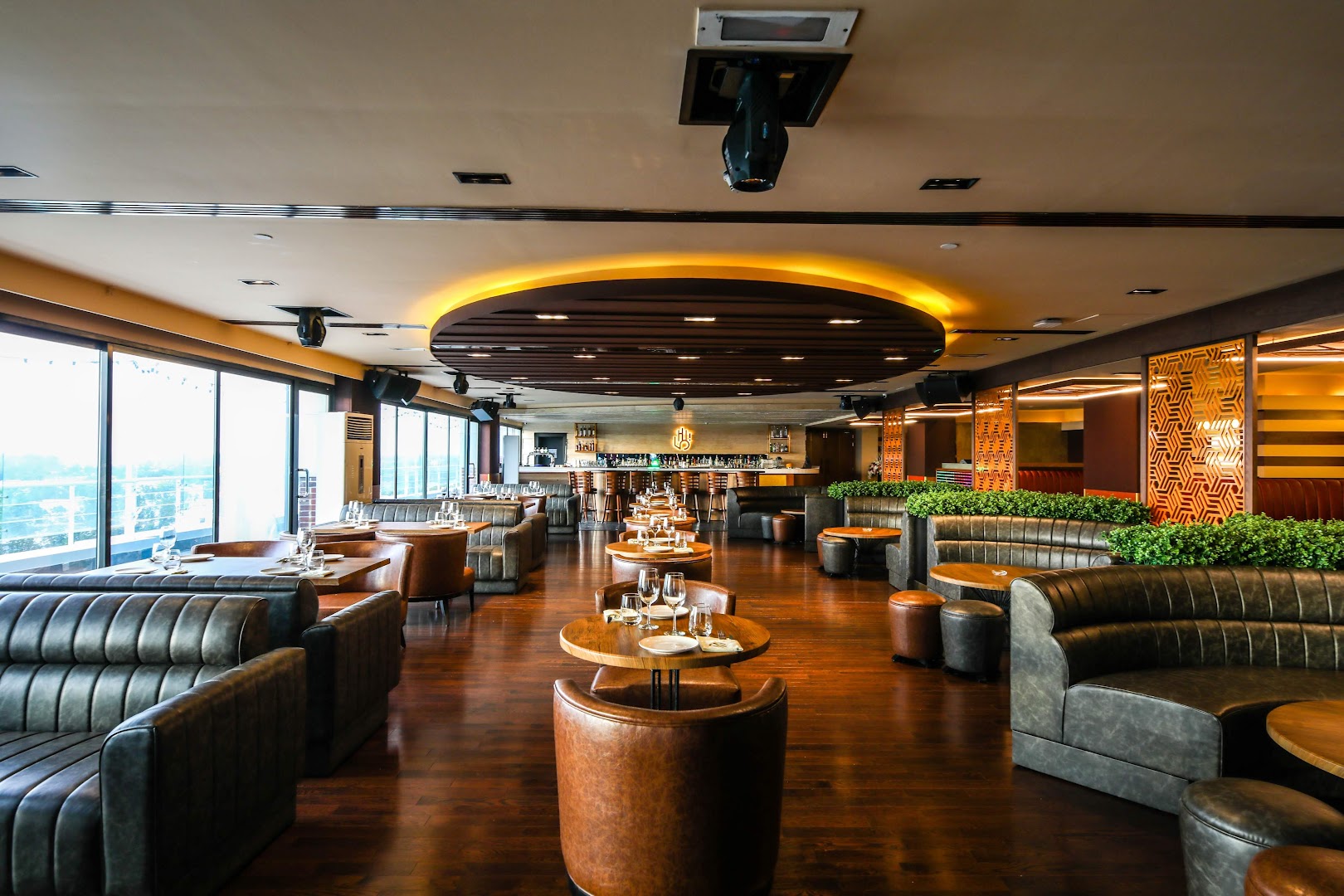 Hi Five Restaurant & Lounge