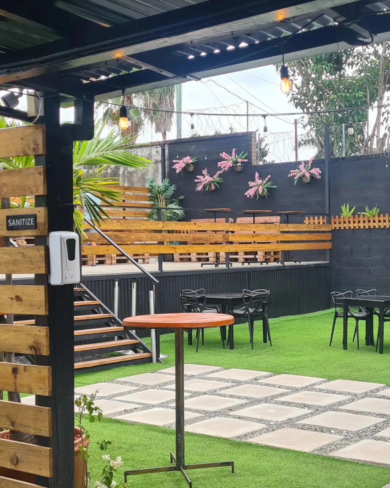 Holy Smokes Grill & Chill