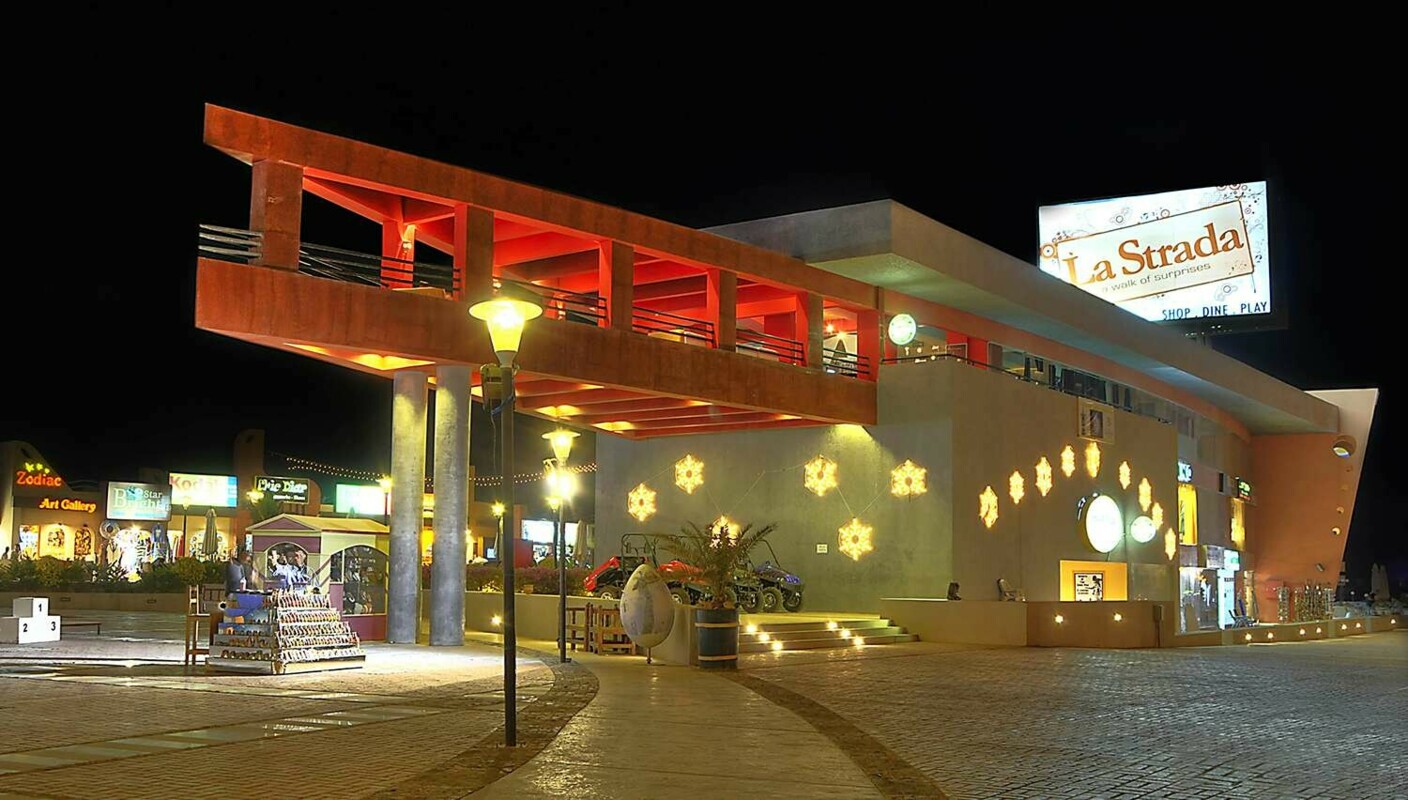 La Strada Mall