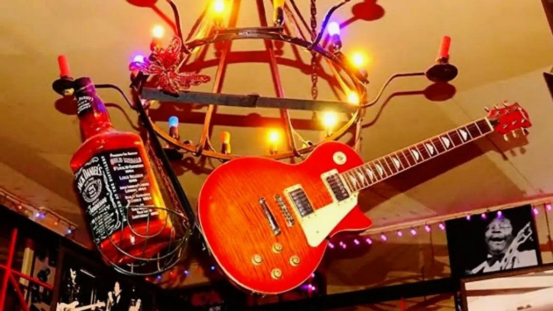 Rezin - Rock & Metal Cafe Bar